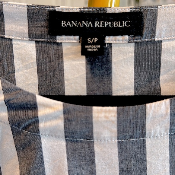WHITE & GREY STRIPED COTTON BLOUSE FROM BANANA REPUBLIC- BALLOON SLEEVE | SMALL - Picture 3 of 5